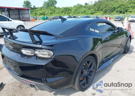 2021 Chevrolet Camaro Rwd 1Ss z USA, uszkodzony, nr VIN 1G1FF1R76M0143063